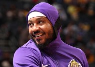 包含密尔沃基雄鹿训练开放日；今夜临场应变引欢呼；全明星赛在即；数据趋势出现新变化的词条-英雄联盟